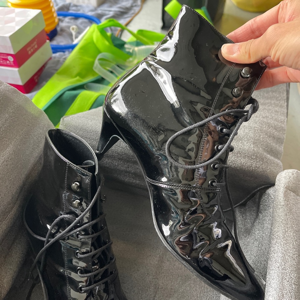 Yves Saint Laurent Black Heeled Boots